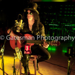 Slash goes acoustic